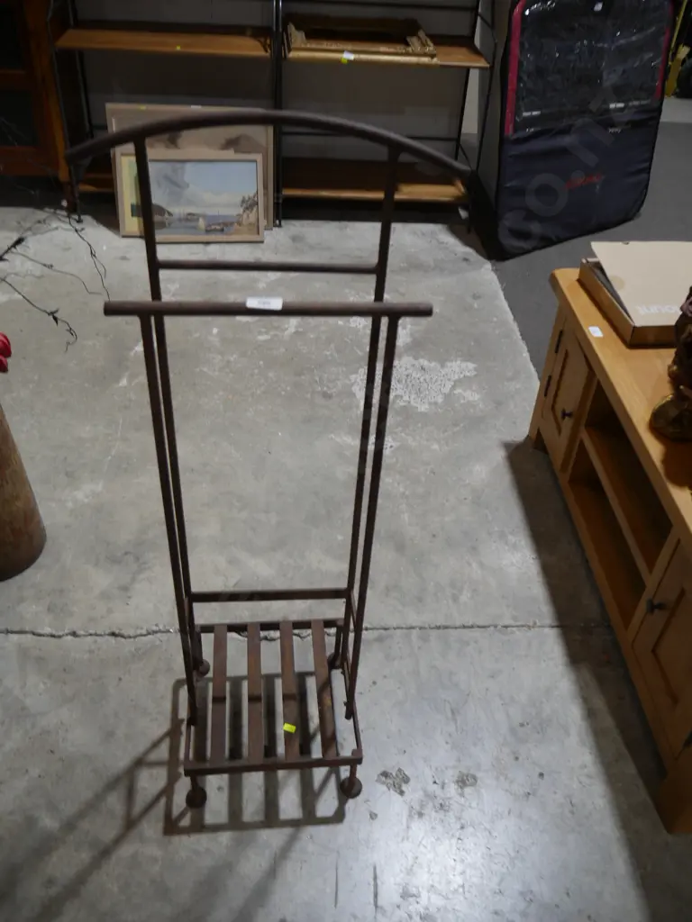 Valet stand Image 1++