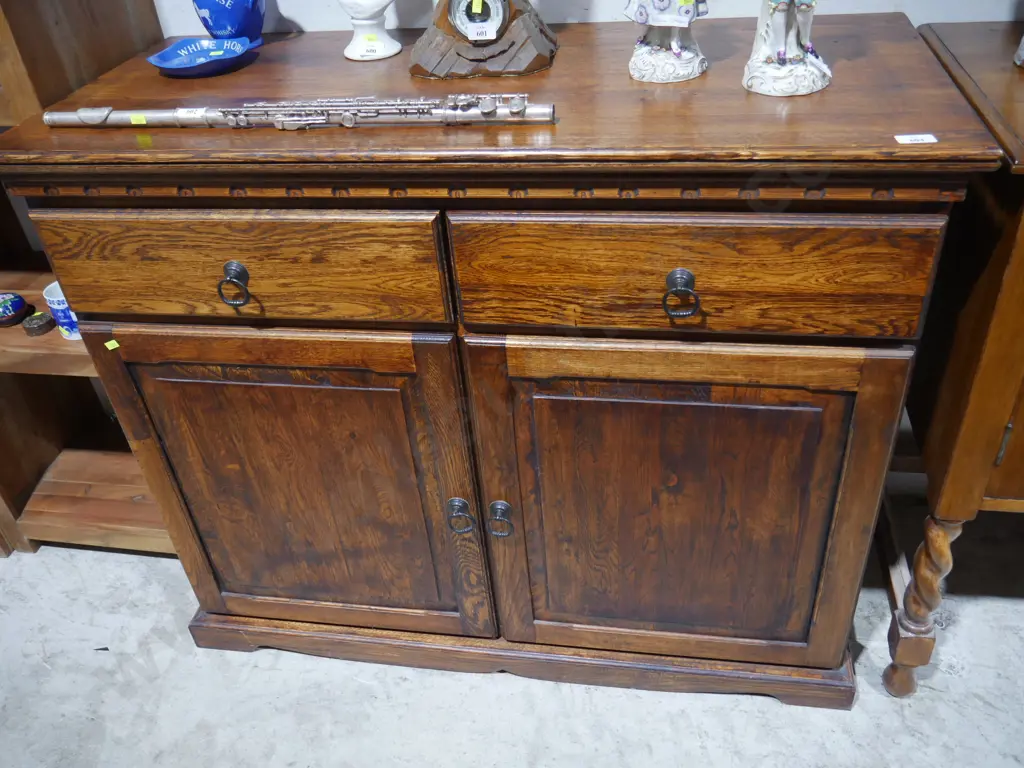 Sideboard Image 1++