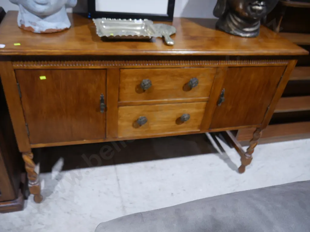 Sideboard Image 1++