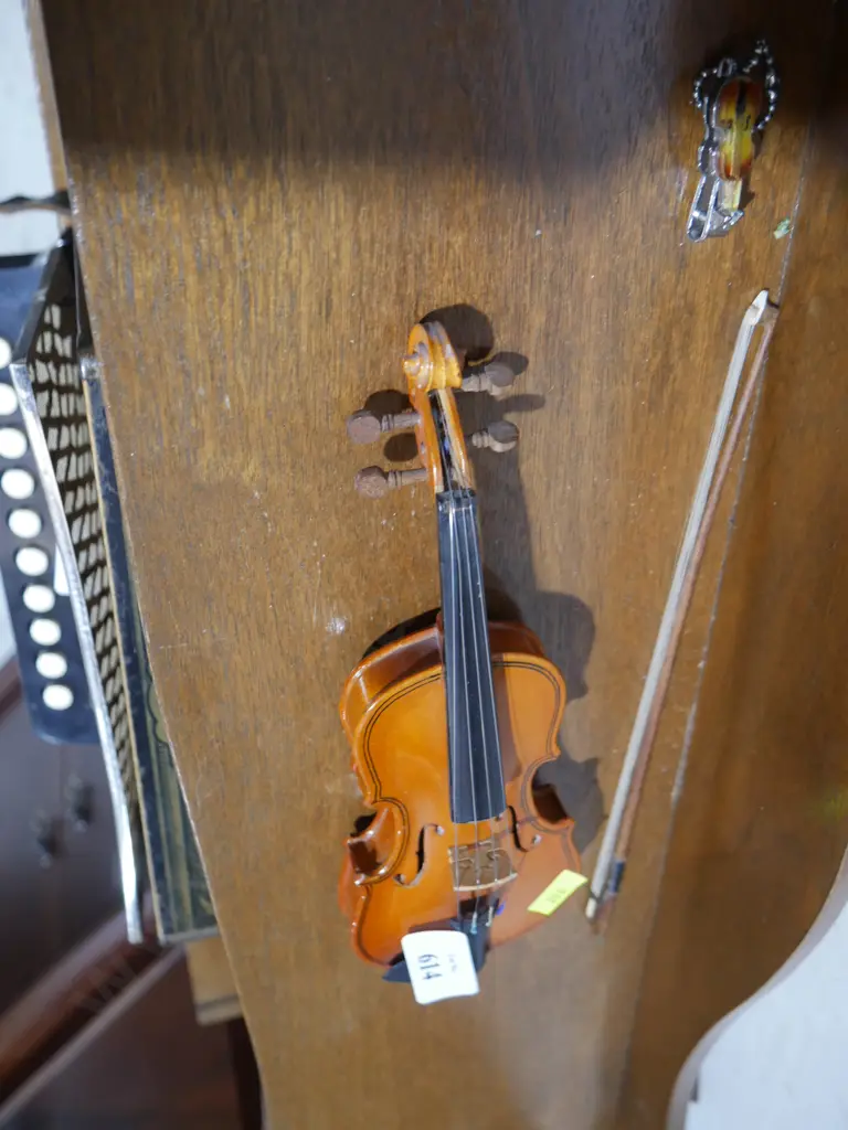 Violin ornament Image 1++