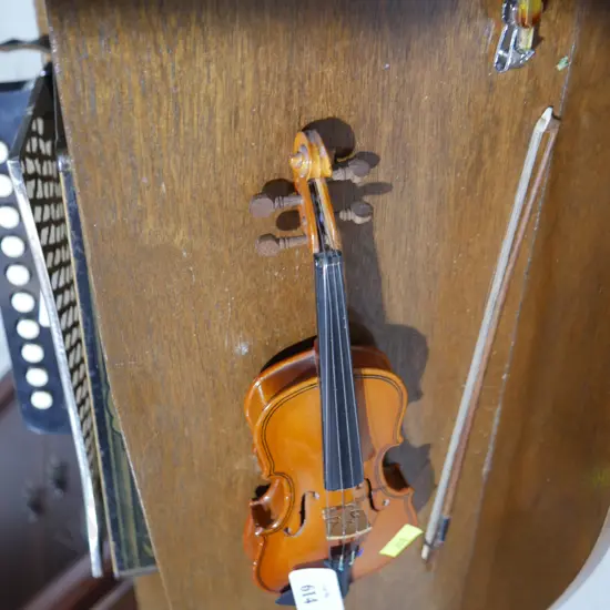 Violin ornament