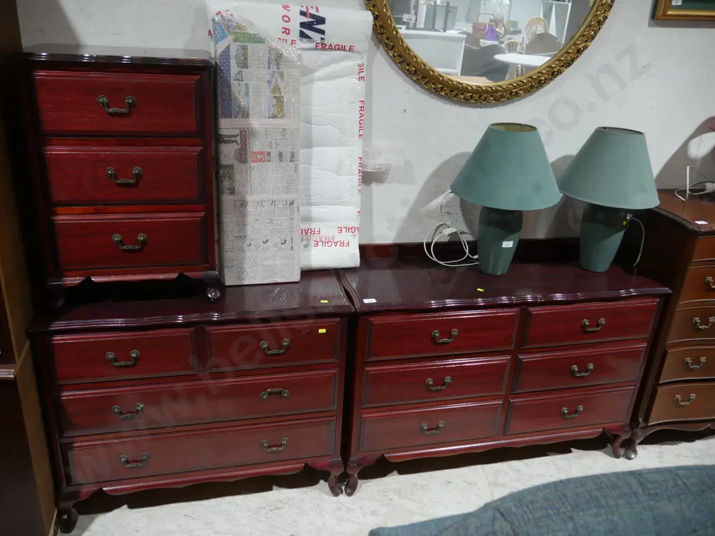 Three-piece bedroom suite Image 1++