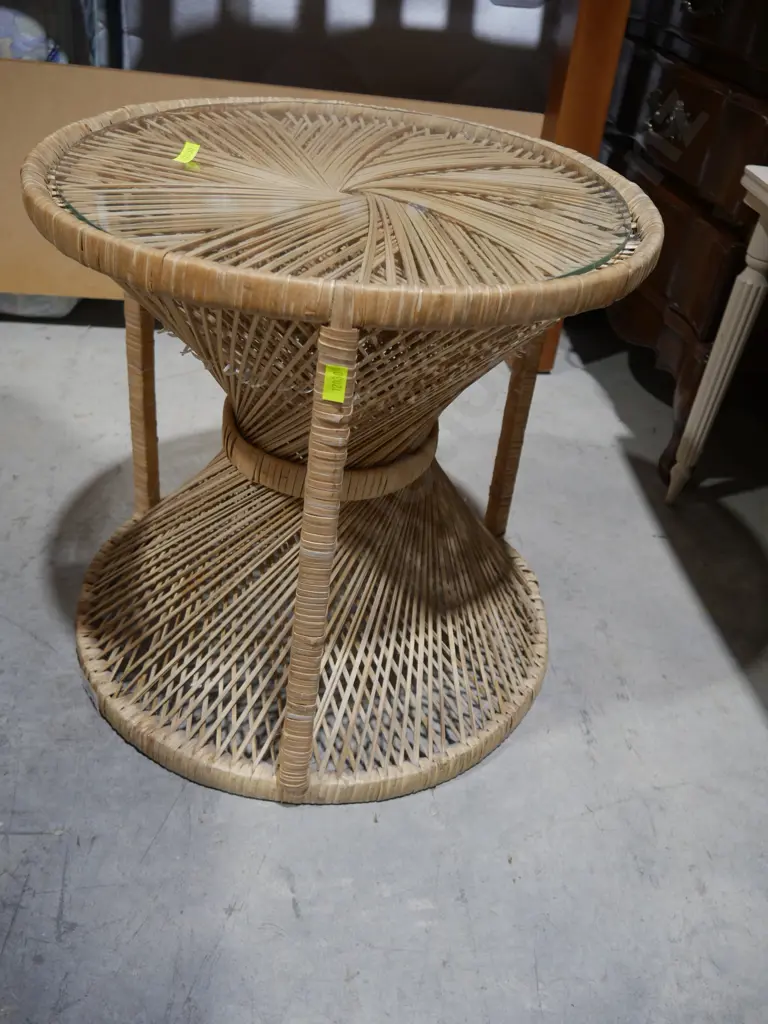 Cane occasional table Image 1++