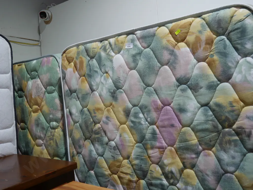 Pair of single beds Image 1++