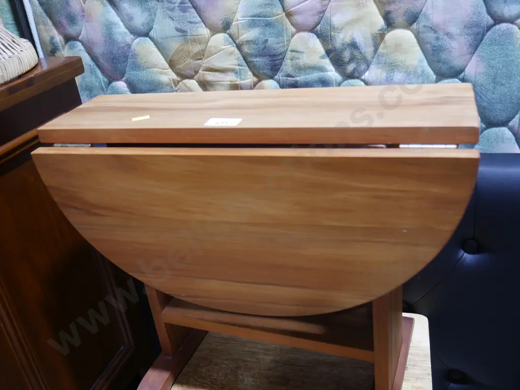 Dropside occasional table Image 1++