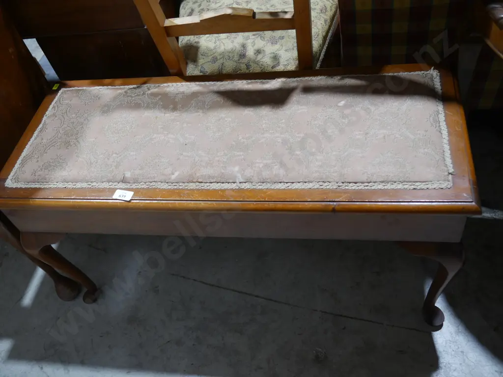 Duet piano stool Image 1++