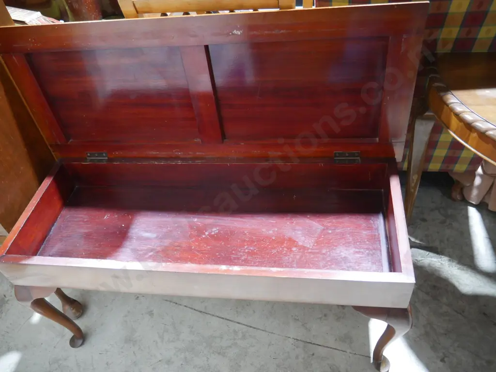 Duet piano stool Image 1++