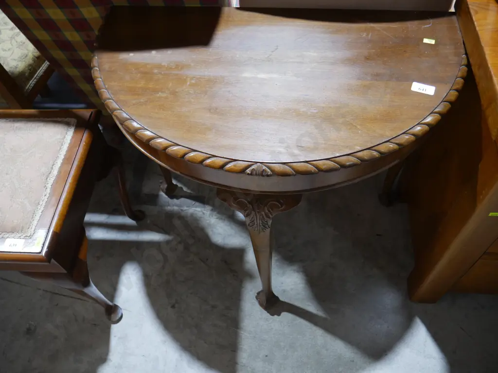 Half round hall table Image 1++