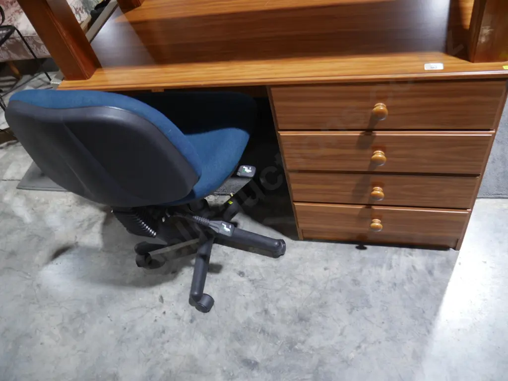 Desk and office chair Image 1++