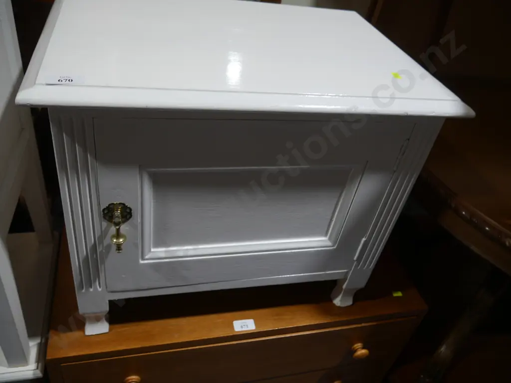Bedside cabinet Image 1++