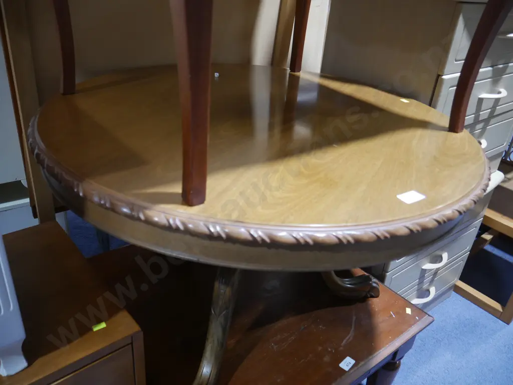 Round occasional table Image 1++