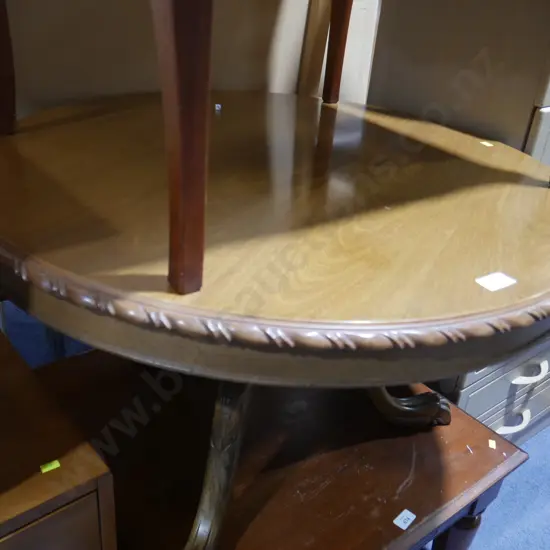 Round occasional table