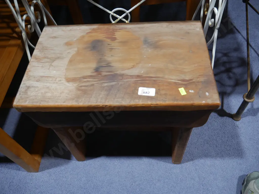 Wooden stool Image 1++