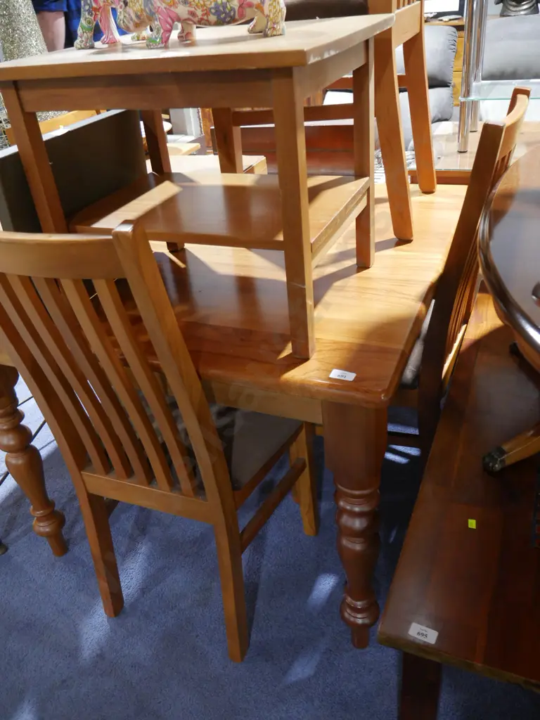 Square dining table and four chairs Image 1++