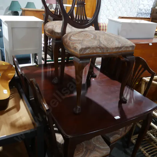 Extendable dining table and 6 chairs