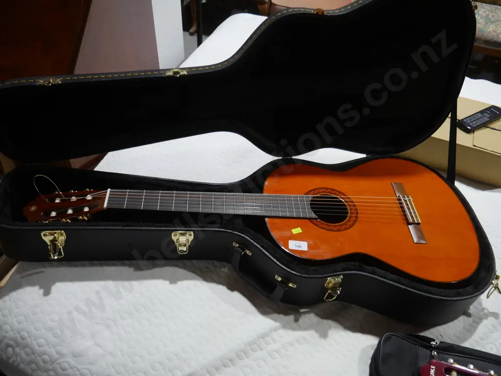 Yamaha guitar and case Image 1++