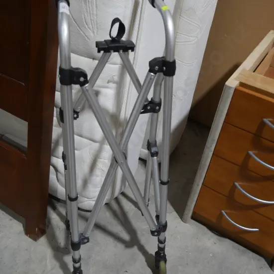 Folding aluminium walker