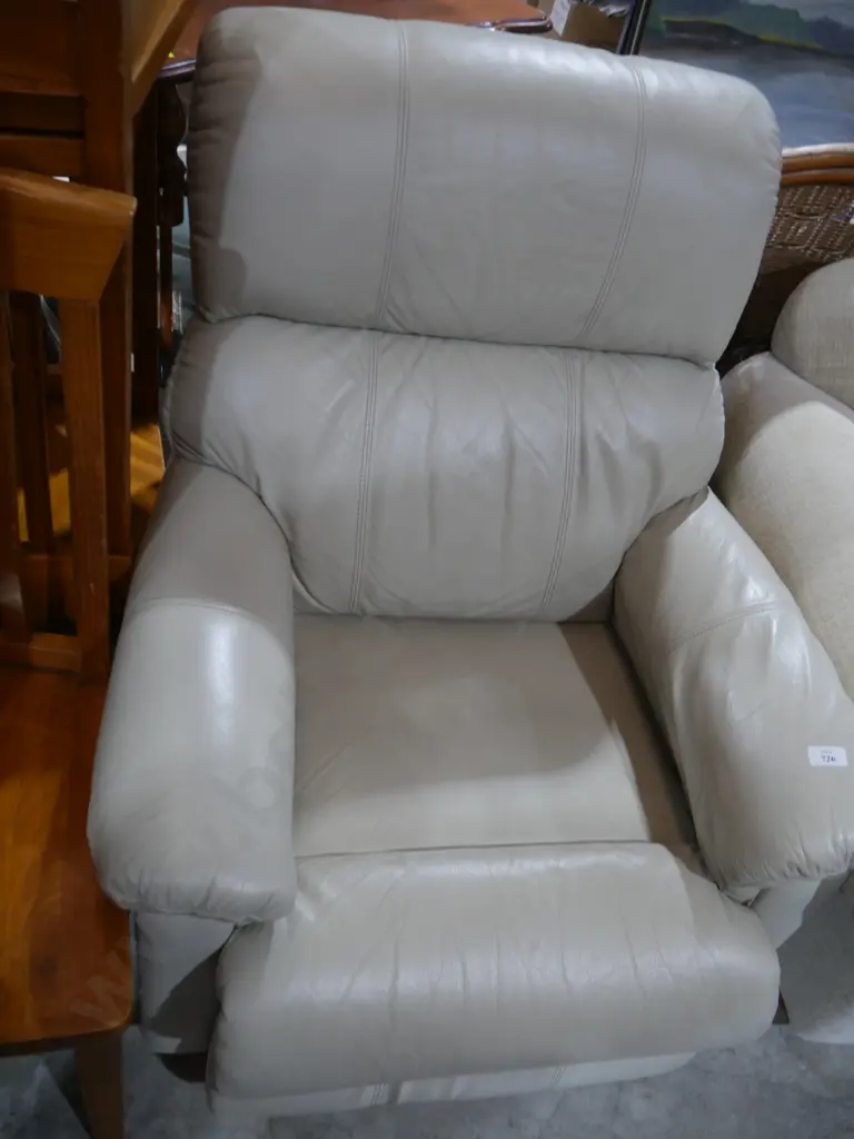 Leather La-z-boy armchair Image 1++