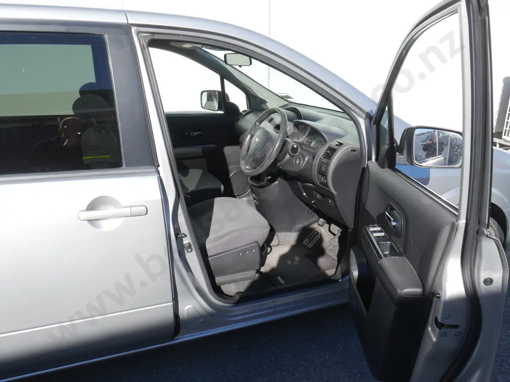 2005 Nissan Lafesta Image 1++