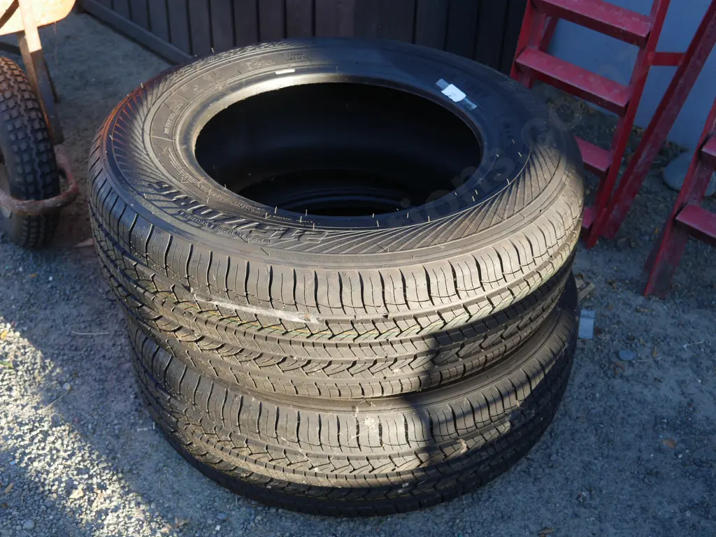 2 tyres Image 1++