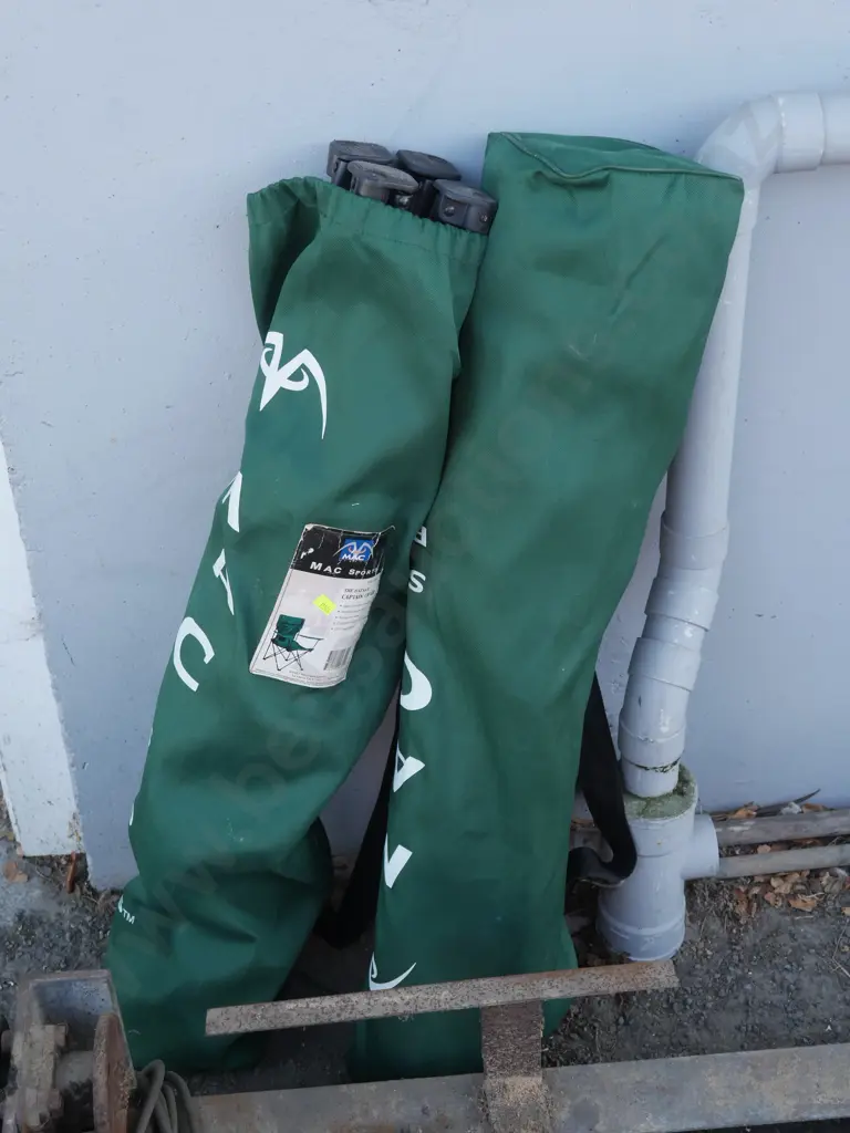 2 camp chairs Image 1++
