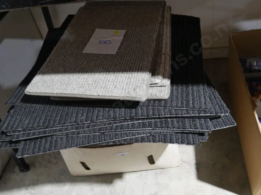 Floor mats Image 1++