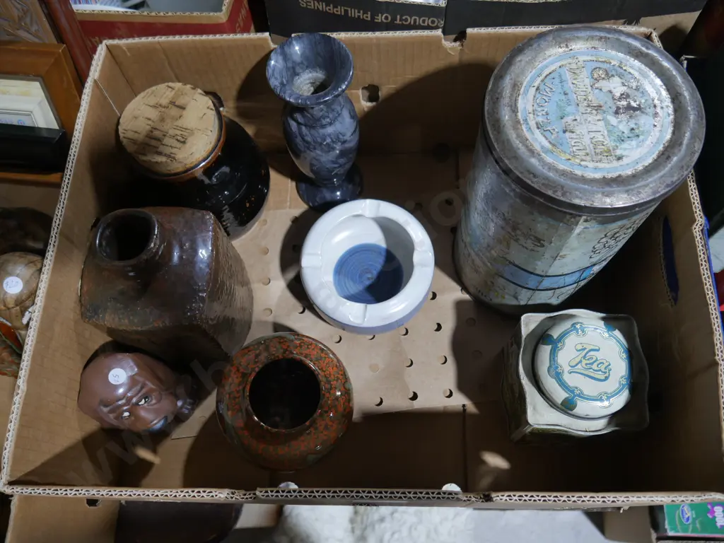 Tins, pottery ware Image 1++