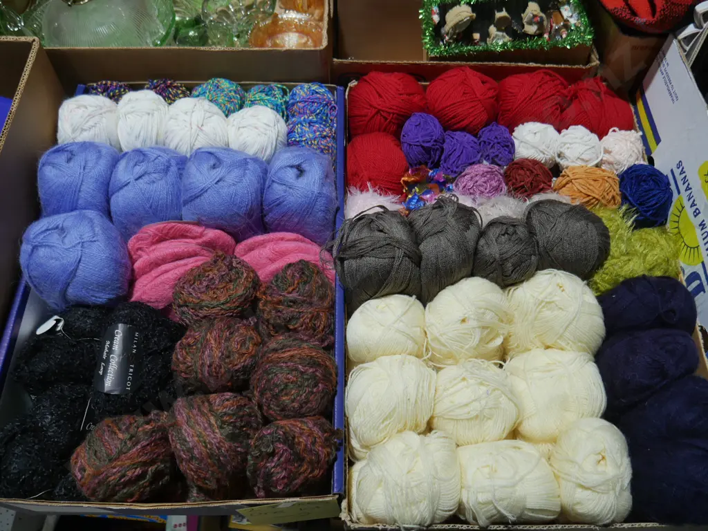 2 boxes of knitting wool Image 1++