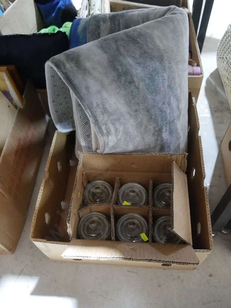 Coffee scented candles, 2 modern floor runners Image 1++