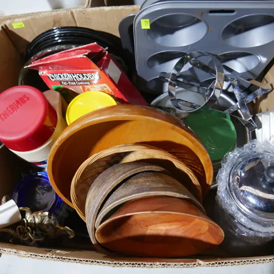 Muffin trays, wooden bowls etc