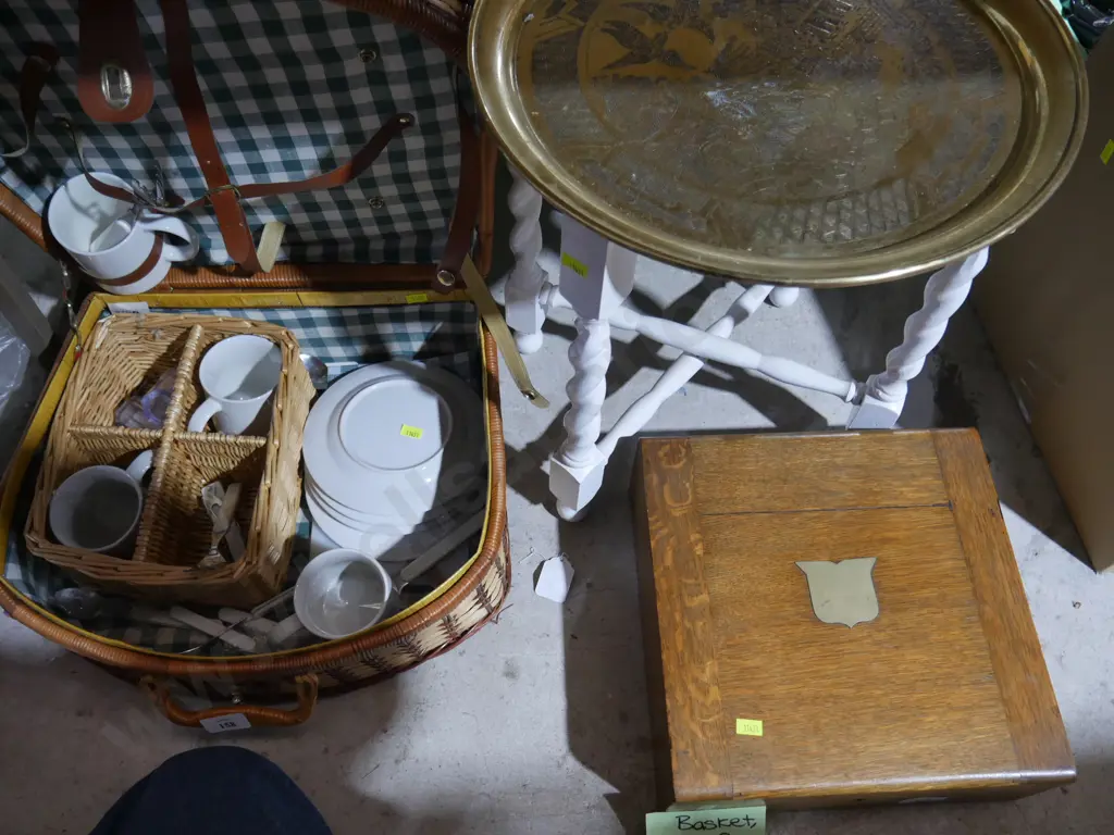 Picnic basket, side table, wooden box Image 1++
