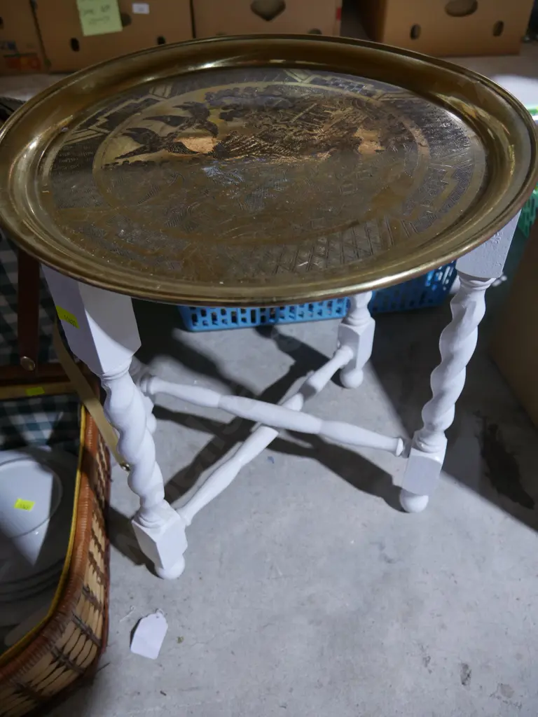 Picnic basket, side table, wooden box Image 1++