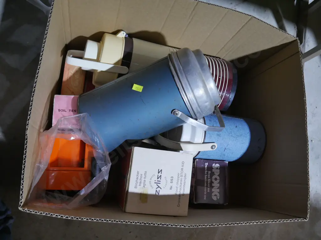 Thermos bottles etc Image 1++