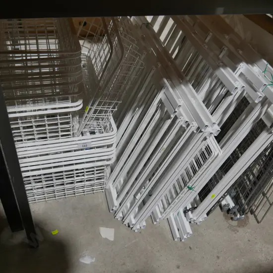Metal wire rack