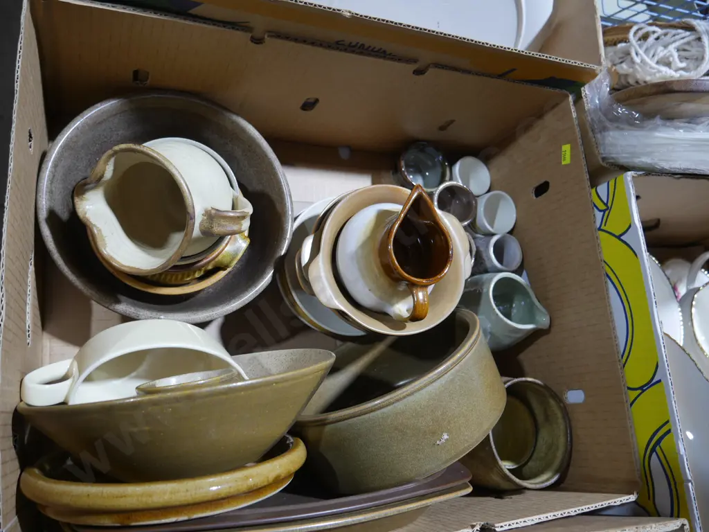 Box of pottery china Image 1++