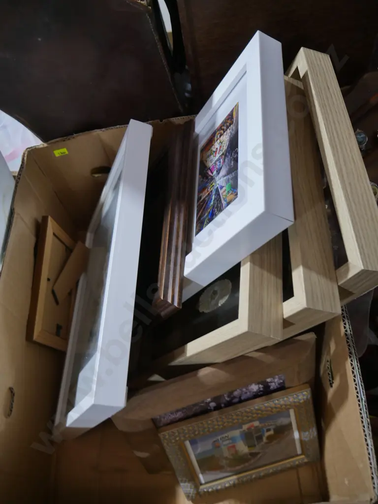 Box of artworks Image 1++
