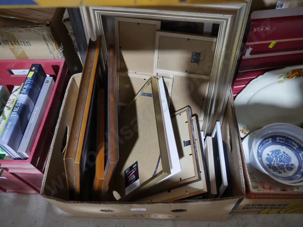 Box of picture frames Image 1++