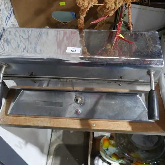 Commercial sandwich press