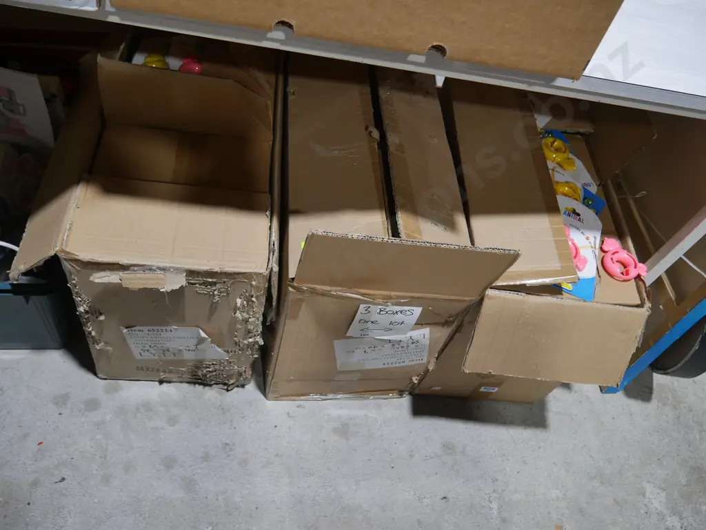 Three boxes of new loopy animal toys Image 1++