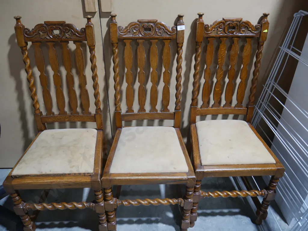 Three dining chairs Image 1++