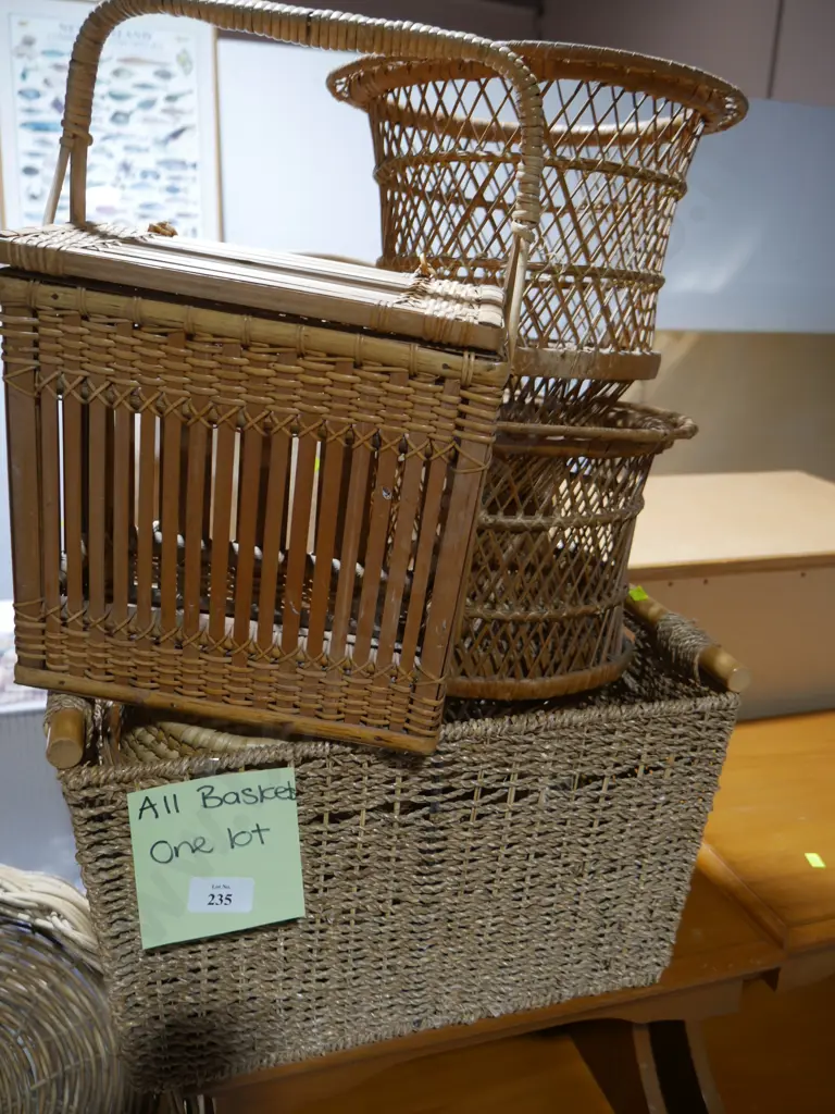 Assorted baskets etc Image 1++