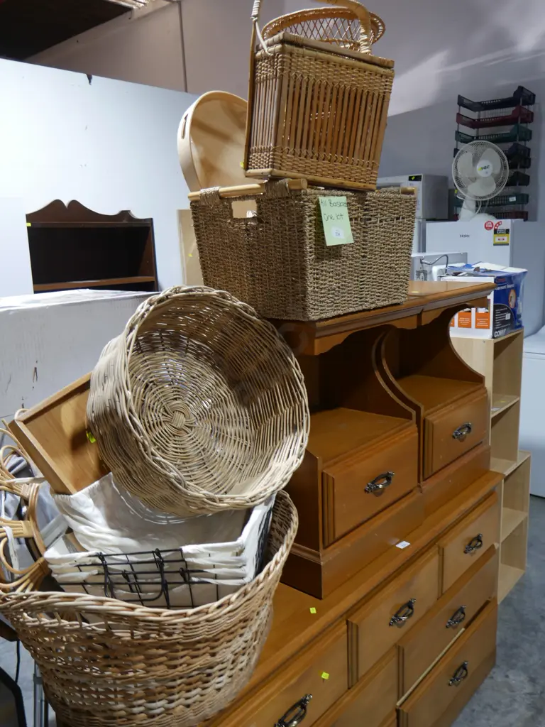 Assorted baskets etc Image 1++