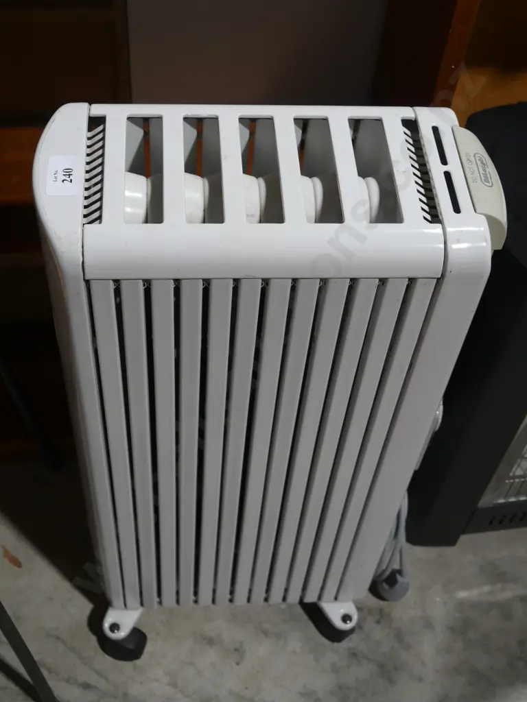 Delonghi oil heater Image 1++