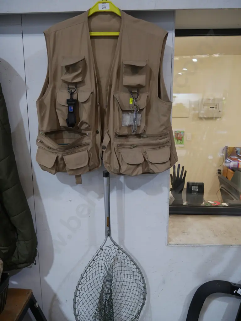 Fishing vest and landing net Image 1++