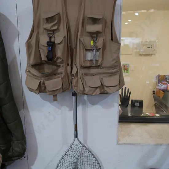 Fishing vest and landing net