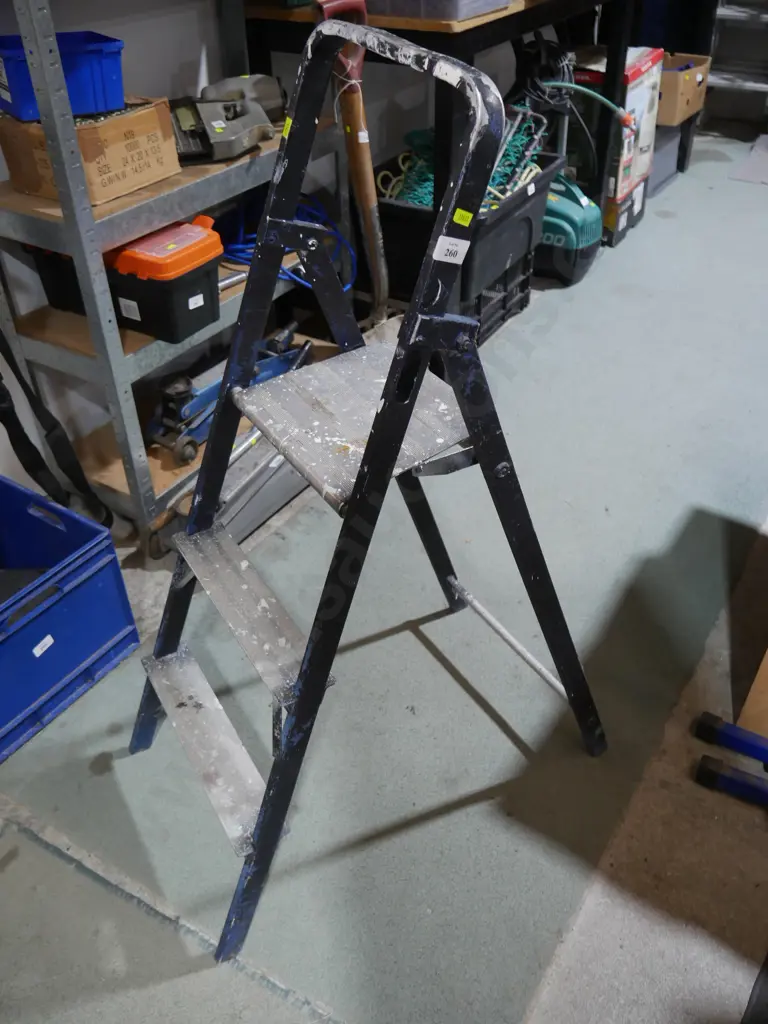 Step ladder Image 1++
