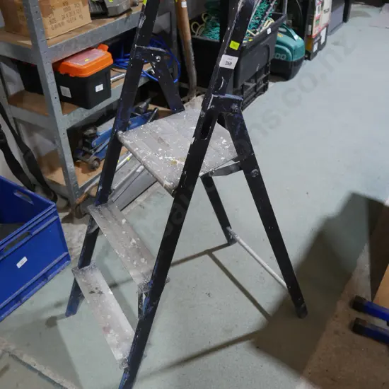 Step ladder