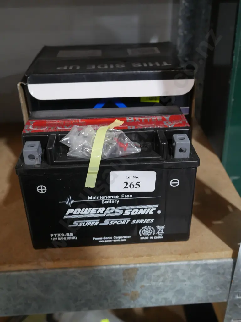 12 volt battery Image 1++