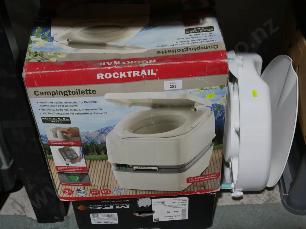 Chemical toilet and toilet seat Image 1++