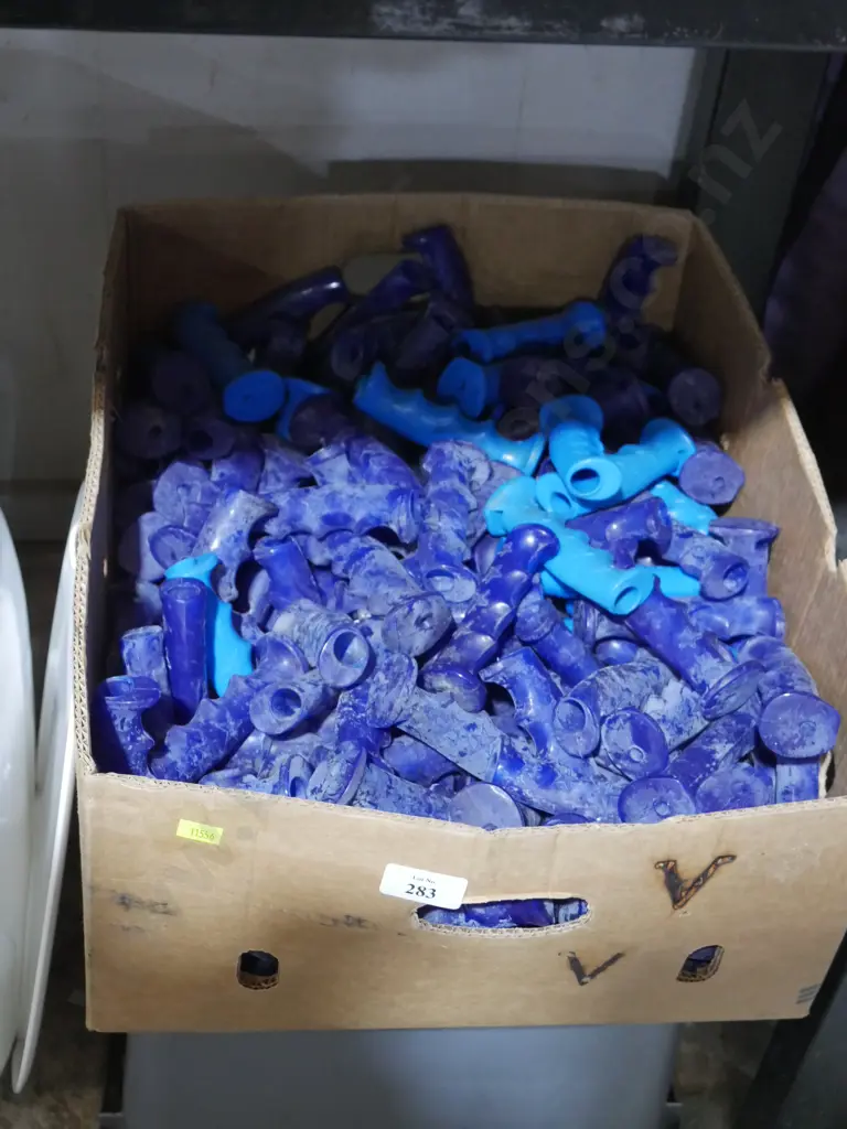 Assorted blue handles Image 1++